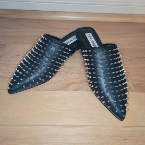 Steve Madden Size 6 Pinpoint Slip On Studded Shoes in Black Mules NWOB New - Picture 2 of 8